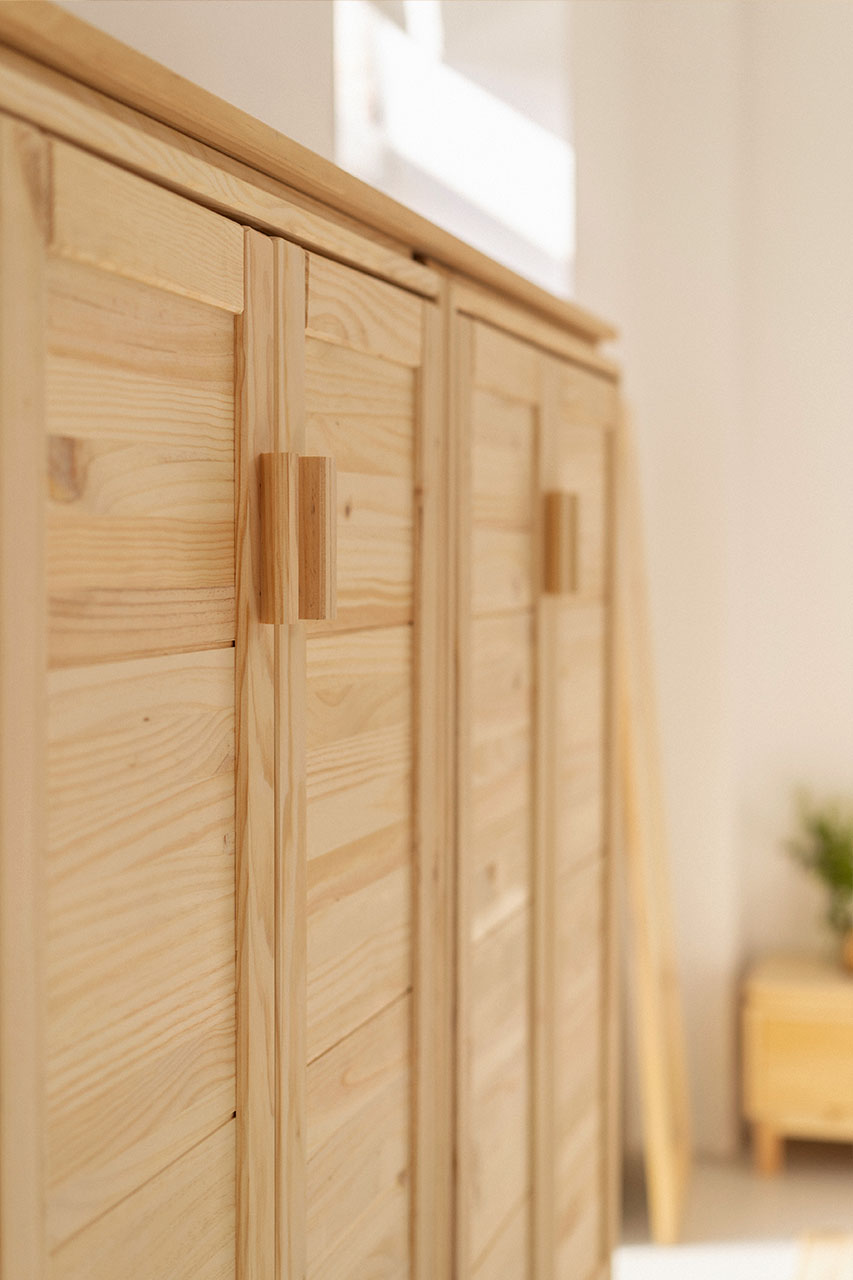 Imagen de ambiente 5 para:Armario alto ropero de madera natural con cajones